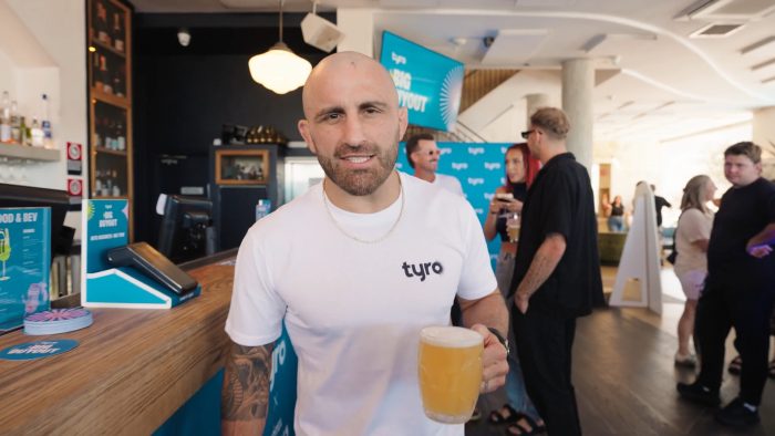 Tyros Big Buyout Hotel Ravesis